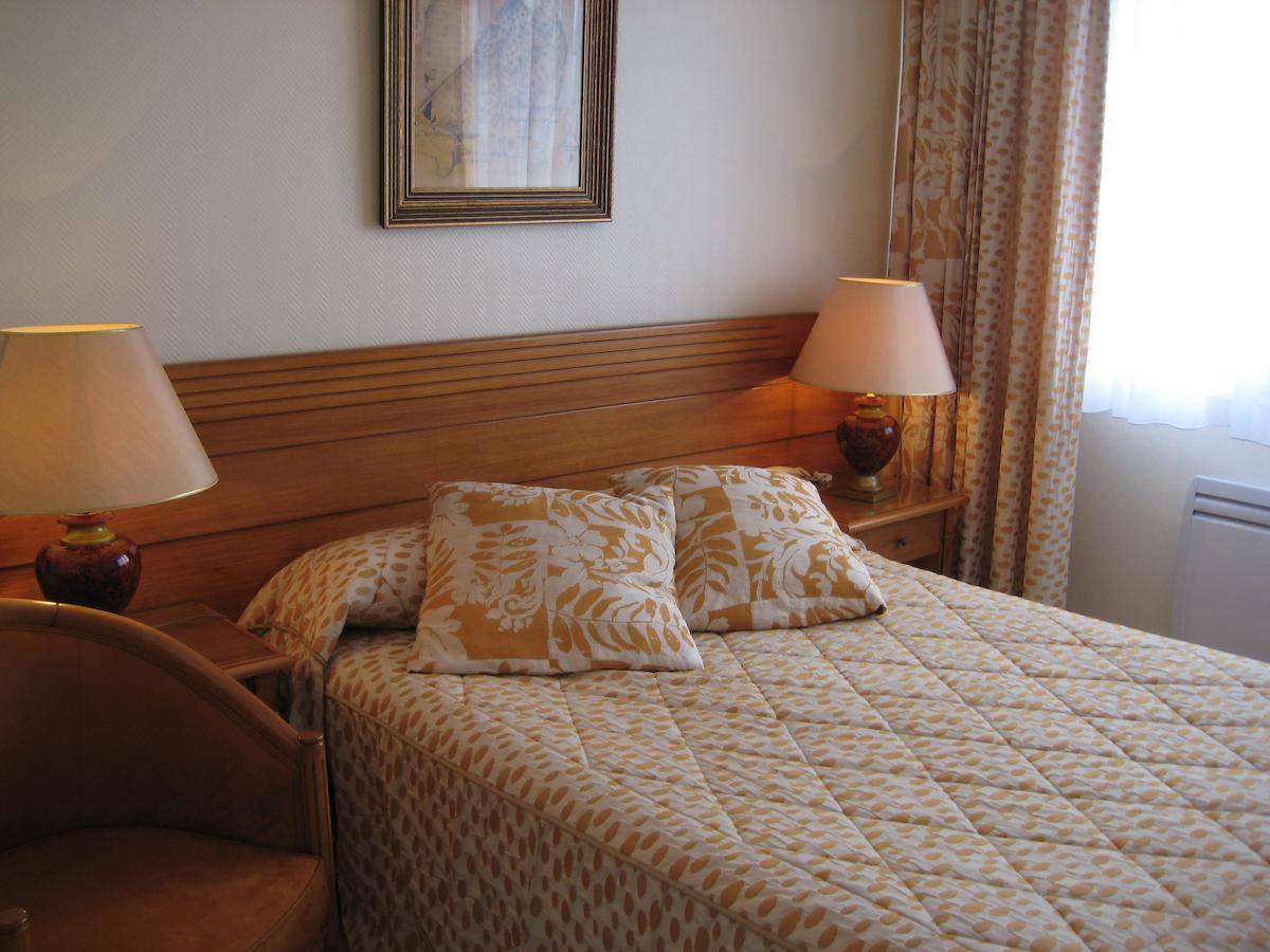 Hotel Bellevue De Tradition Familiale Morcenx Habitación foto